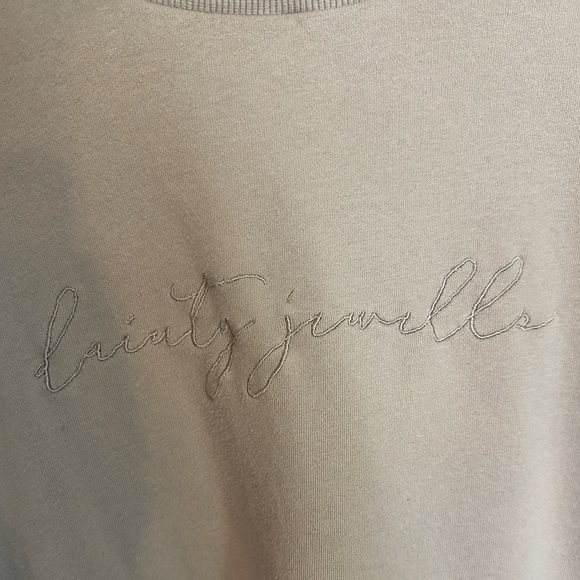 Dainty Jewell’s Sweatshirt - Picture 5 of 5
